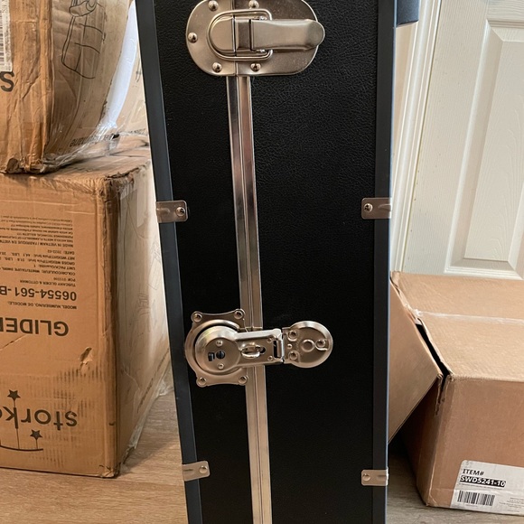 Seward Trunk with Wheels and Lock - Picture 5 of 9